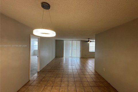 Condominio en alquiler en Pembroke Pines, Florida, 2 dormitorios, 102.19 m2 № 2049965 - foto 5