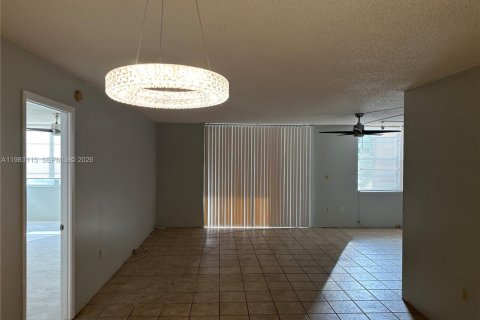 Condominio en alquiler en Pembroke Pines, Florida, 2 dormitorios, 102.19 m2 № 2049965 - foto 4
