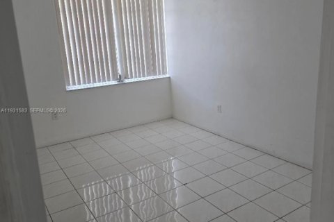 Condo in Miami, Florida, 2 bedrooms № 2249151 - photo 16