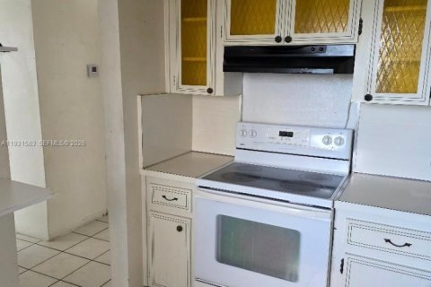 Condo in Miami, Florida, 2 bedrooms № 2249151 - photo 13
