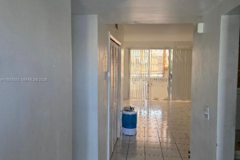 Condo in Miami, Florida, 2 bedrooms № 2249151 - photo 14