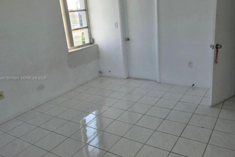 Condo in Miami, Florida, 2 bedrooms № 2249151 - photo 15