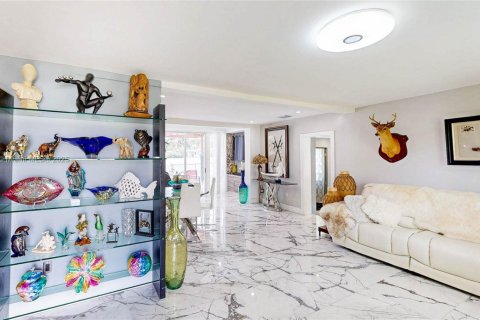 House in Miami, Florida 3 bedrooms, 141.03 sq.m. № 1836145 - photo 6