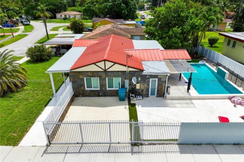 House in Miami, Florida 3 bedrooms, 141.03 sq.m. № 1836145 - photo 23