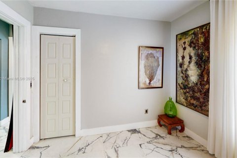 House in Miami, Florida 3 bedrooms, 141.03 sq.m. № 1836145 - photo 21