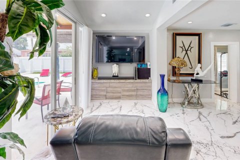 House in Miami, Florida 3 bedrooms, 141.03 sq.m. № 1836145 - photo 26