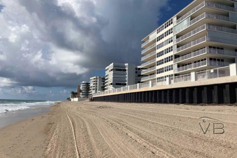 Снять в аренду кондоминиум в Саут-Палм-Бич, Флорида 2 спальни, 130.25м2, № 1081666 - фото 1