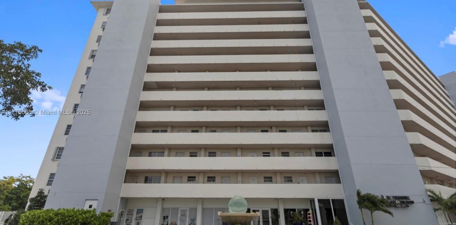 Condo in North Bay Village, Florida, 1 bedroom  № 1693323