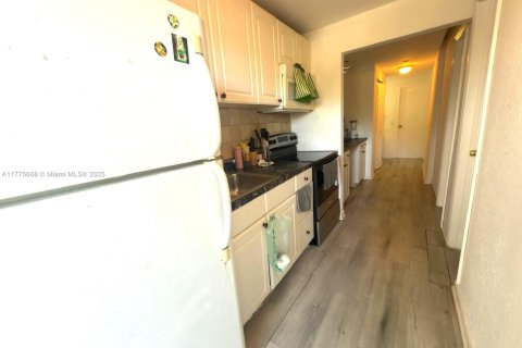 Condo in North Bay Village, Florida, 1 bedroom  № 1693323 - photo 6