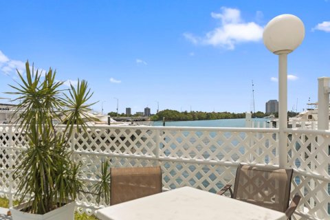 Condo in North Bay Village, Florida, 1 bedroom  № 1693323 - photo 17