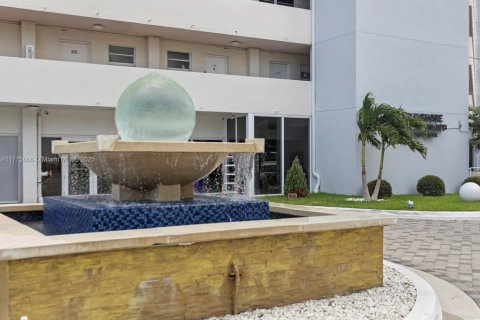 Condo in North Bay Village, Florida, 1 bedroom  № 1693323 - photo 19