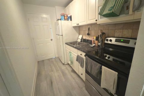 Condo in North Bay Village, Florida, 1 bedroom  № 1693323 - photo 5