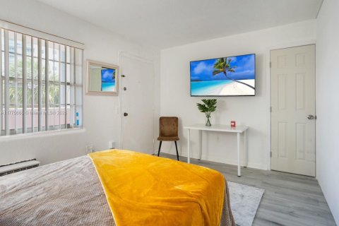 Condo in North Bay Village, Florida, 1 bedroom  № 1693323 - photo 11