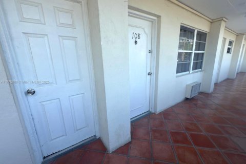 Condo in North Bay Village, Florida, 1 bedroom  № 1693323 - photo 21