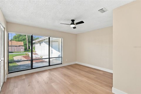 Villa ou maison à vendre à Winter Springs, Floride: 2 chambres, 152.36 m2 № 2431752 - photo 18