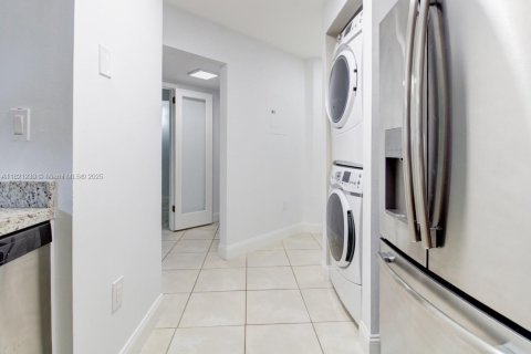Condo in Miami Lakes, Florida, 2 bedrooms  № 1781454 - photo 11