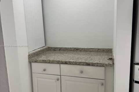 Condo in Miami Lakes, Florida, 2 bedrooms  № 1781454 - photo 7