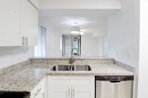 Condo in Miami Lakes, Florida, 2 bedrooms  № 1781454 - photo 12