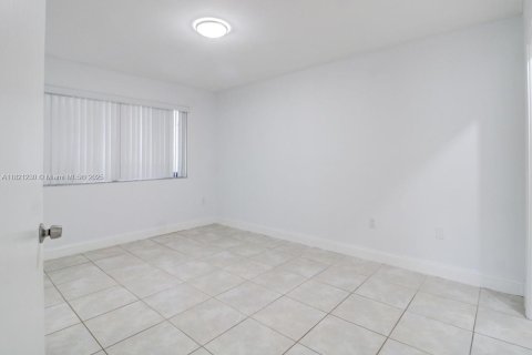 Condo in Miami Lakes, Florida, 2 bedrooms  № 1781454 - photo 14