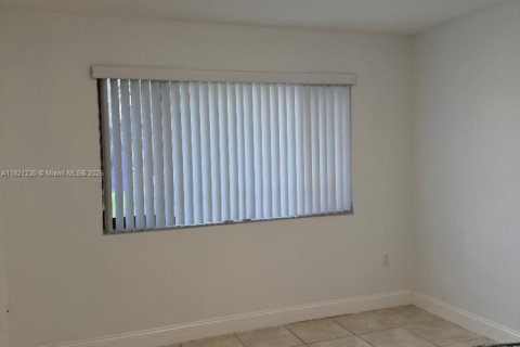 Condo in Miami Lakes, Florida, 2 bedrooms  № 1781454 - photo 8