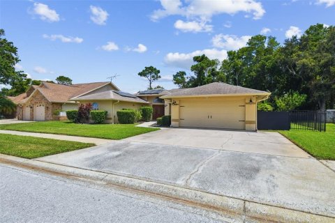 House in New Port Richey, Florida 4 bedrooms, 253.34 sq.m. № 1883724 - photo 7