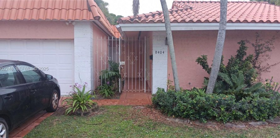 Villa ou maison à Miami, Floride 3 chambres, 141.21 m2 № 1992348