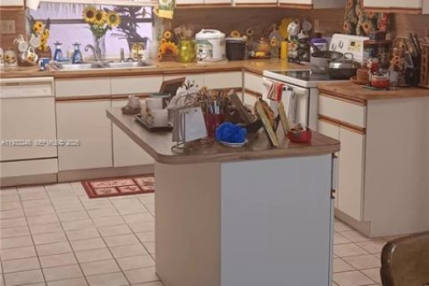 Villa ou maison à vendre à Miami, Floride: 3 chambres, 141.21 m2 № 1992348 - photo 2