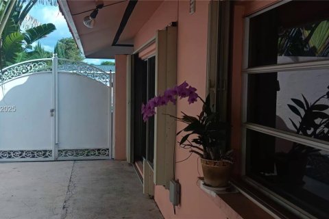 Villa ou maison à vendre à Miami, Floride: 3 chambres, 141.21 m2 № 1992348 - photo 5