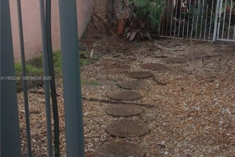 Villa ou maison à vendre à Miami, Floride: 3 chambres, 141.21 m2 № 1992348 - photo 4