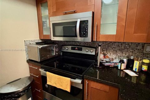Copropriété à louer à Miami, Floride: 2 chambres, 83.43 m2 № 2054053 - photo 7
