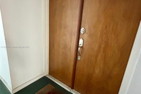 Copropriété à louer à Miami, Floride: 2 chambres, 83.43 m2 № 2054053 - photo 2
