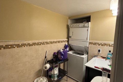 Copropriété à louer à Miami, Floride: 2 chambres, 83.43 m2 № 2054053 - photo 11