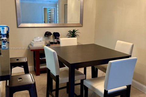 Copropriété à louer à Miami, Floride: 2 chambres, 83.43 m2 № 2054053 - photo 5