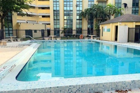 Copropriété à louer à Miami, Floride: 2 chambres, 83.43 m2 № 2054053 - photo 17