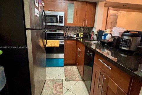 Copropriété à louer à Miami, Floride: 2 chambres, 83.43 m2 № 2054053 - photo 6