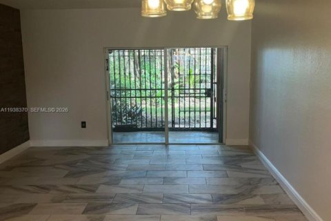 Touwnhouse à louer à Miami Gardens, Floride: 3 chambres, 131.92 m2 № 1996404 - photo 13