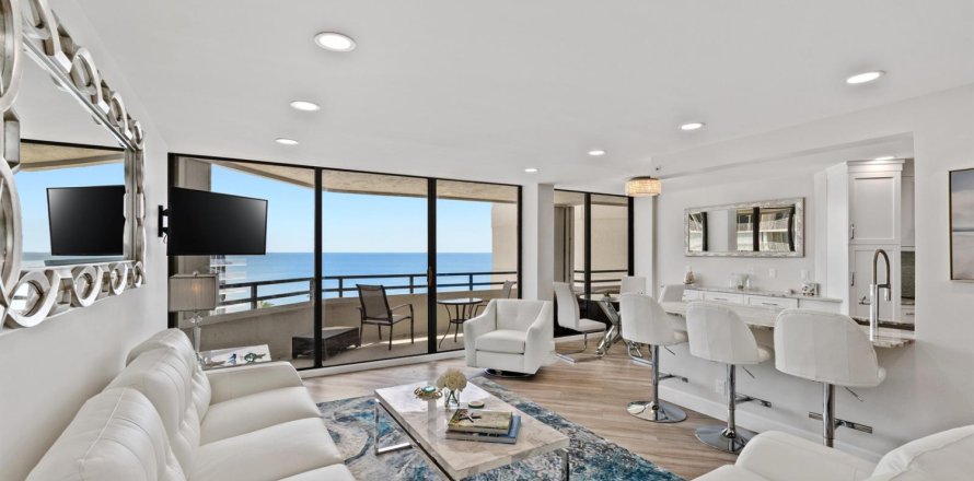 Condo in South Palm Beach, Florida, 2 bedrooms  № 2176382