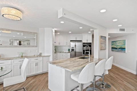 Condo in South Palm Beach, Florida, 2 bedrooms  № 2176382 - photo 10