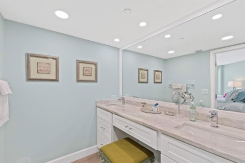 Condo in South Palm Beach, Florida, 2 bedrooms  № 2176382 - photo 14