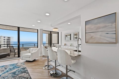 Condo in South Palm Beach, Florida, 2 bedrooms  № 2176382 - photo 3