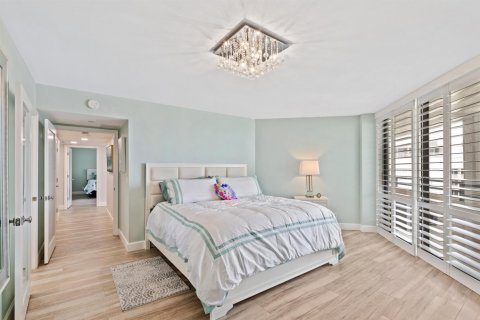 Condo in South Palm Beach, Florida, 2 bedrooms  № 2176382 - photo 12