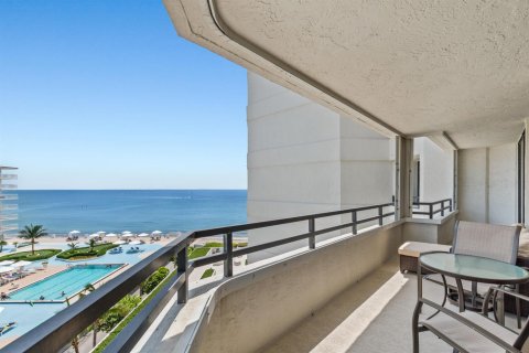 Condo in South Palm Beach, Florida, 2 bedrooms  № 2176382 - photo 2
