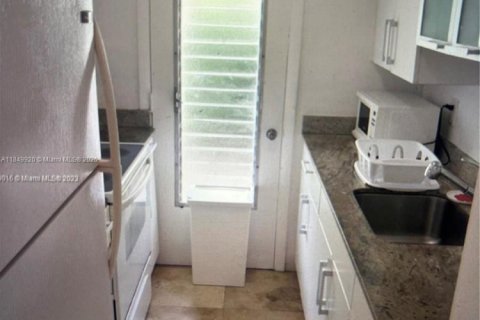 Condo in Key Biscayne, Florida, 1 bedroom  № 1852405 - photo 7