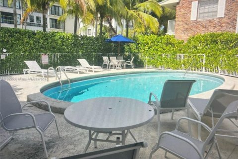 Condo in Key Biscayne, Florida, 1 bedroom  № 1852405 - photo 13