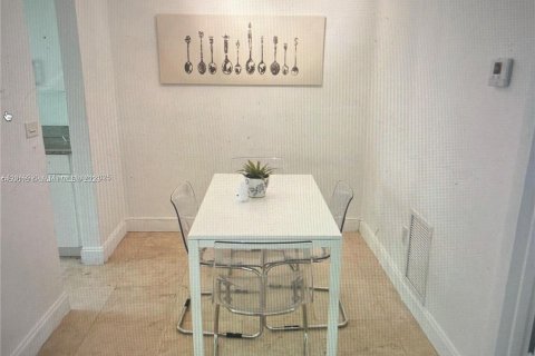 Condo in Key Biscayne, Florida, 1 bedroom  № 1852405 - photo 6