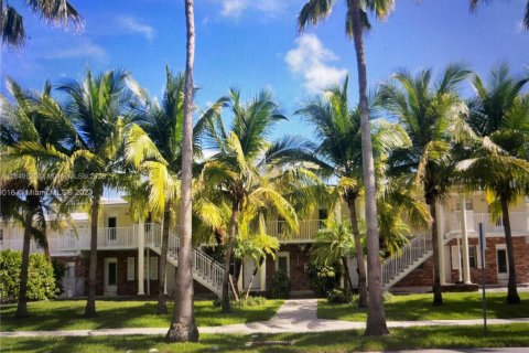 Condo in Key Biscayne, Florida, 1 bedroom  № 1852405 - photo 1