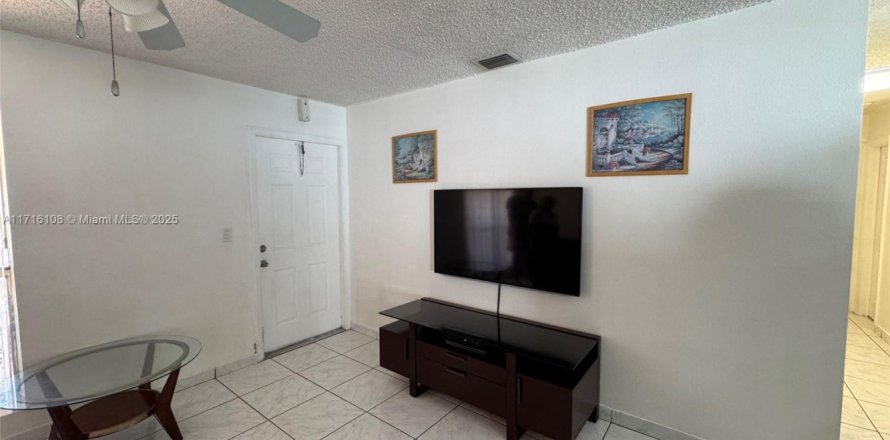 Дом в Холливуд, Флорида 3 спальни, 103.12м2 № 1984925