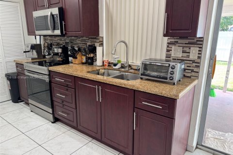 Купить виллу или дом в Холливуд, Флорида 3 спальни, 103.12м2, № 1984925 - фото 3