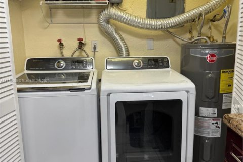 Купить виллу или дом в Холливуд, Флорида 3 спальни, 103.12м2, № 1984925 - фото 6