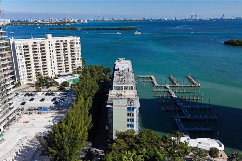 Condo in Miami, Florida, 2 bedrooms  № 1994834 - photo 30